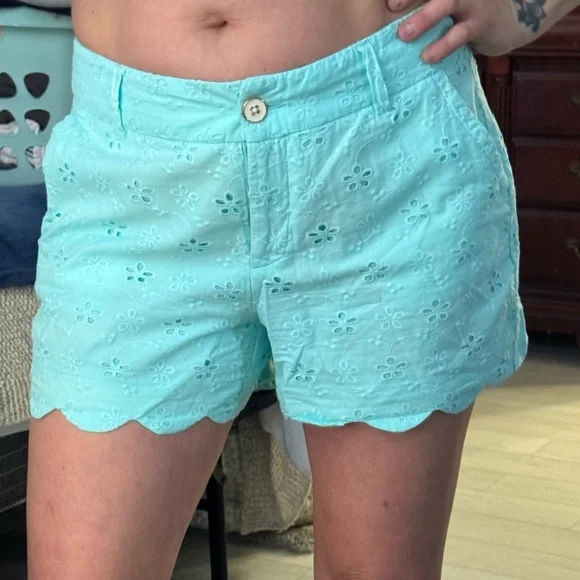 Crown and Ivy scalloped shorts size 8 - Picture 1 of 7